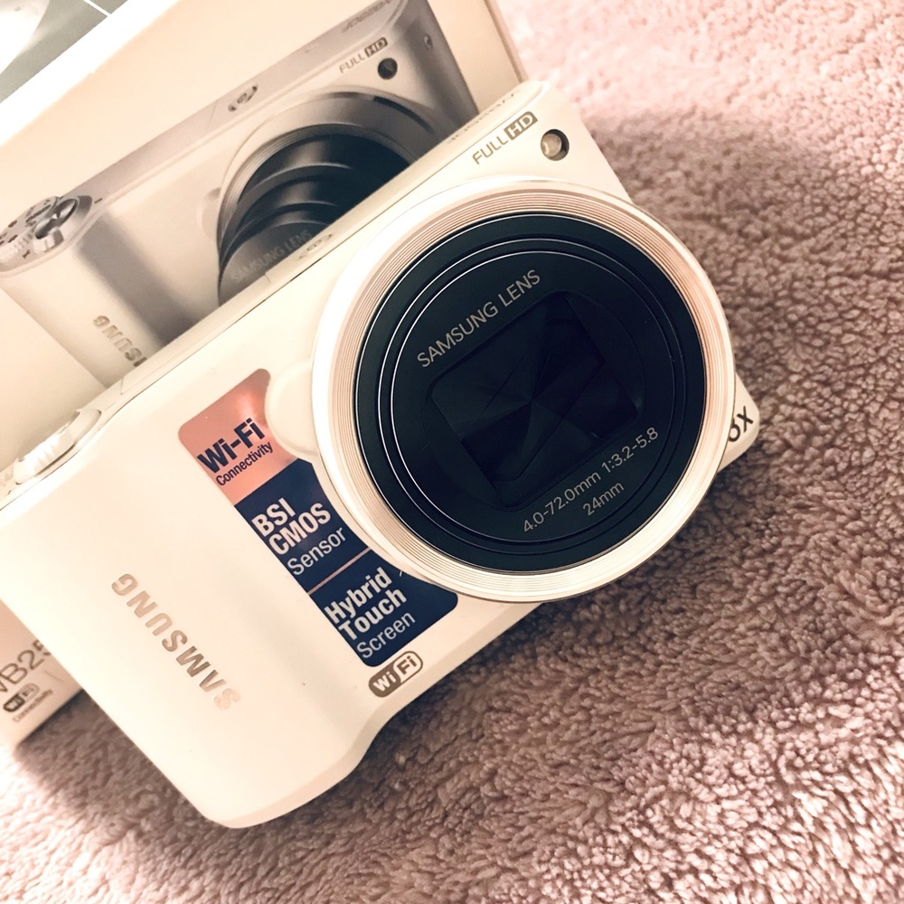 NEW IN BOX SAMSUNG SMART DIGITAL CAMERA